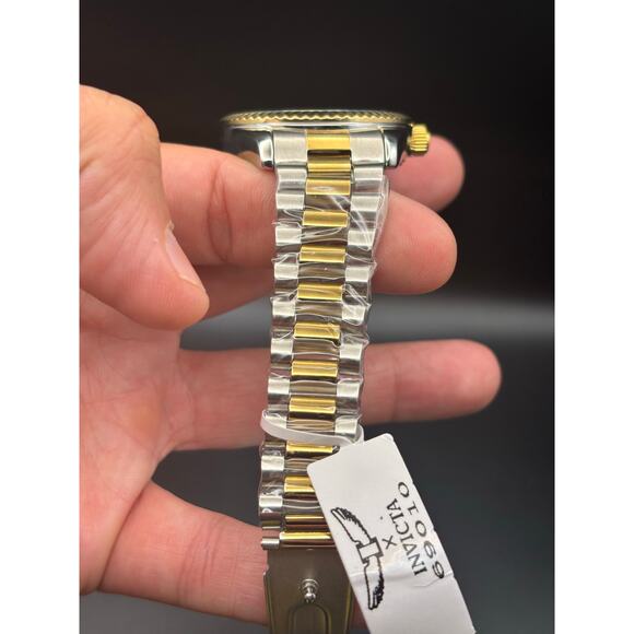 Invicta 69010 Mens Two-Tone Stainless Steel Watch Silver Dial NIBWT - Picture 9 of 17